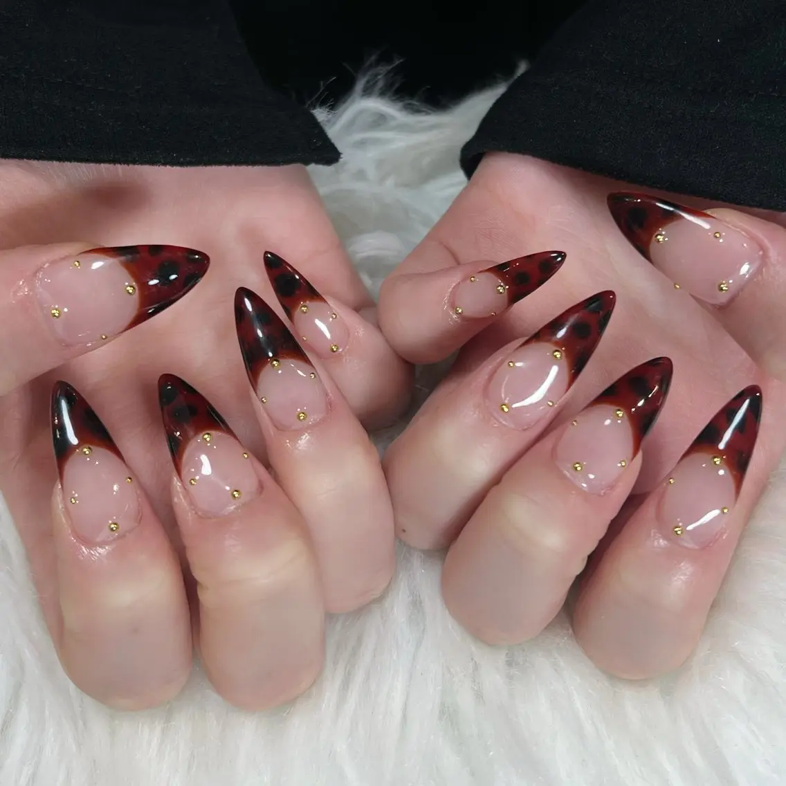 ネイル ボルドー ブラウン チークネイル ドット フットネイル Julli NailStudioのネイルデザイン