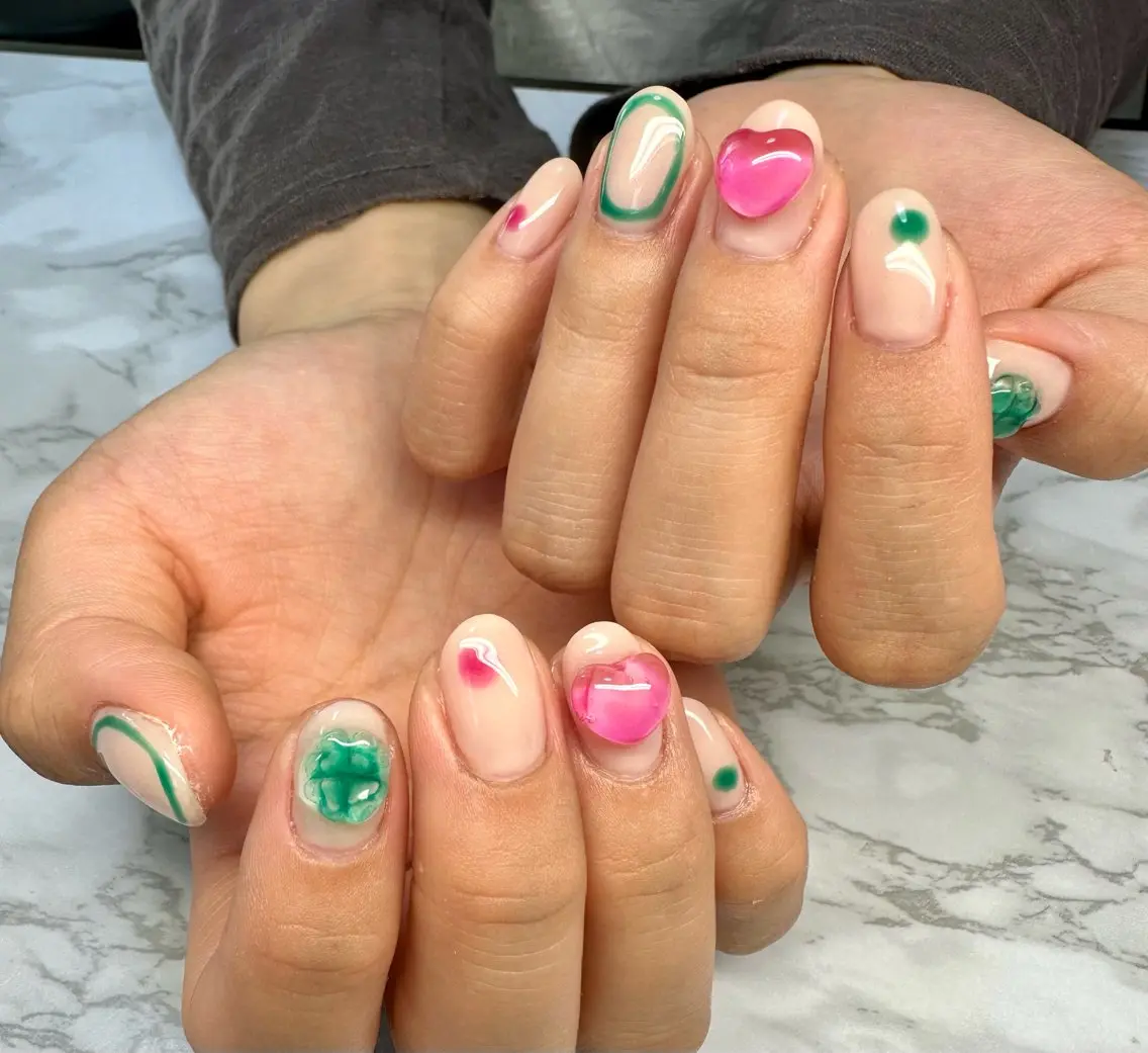 ネイル オーロラネイル ハート ニュアンスネイル 夏ネイル Mai’s nailのネイルデザイン
