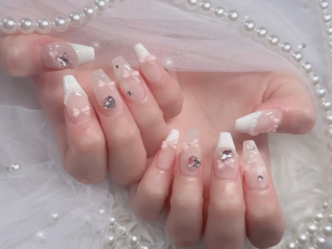 ネイル オーロラネイル フレンチネイル ジェルネイル ハロウィン キラキラネイル ハンドネイル H.baby Nail Salonのネイルデザイン