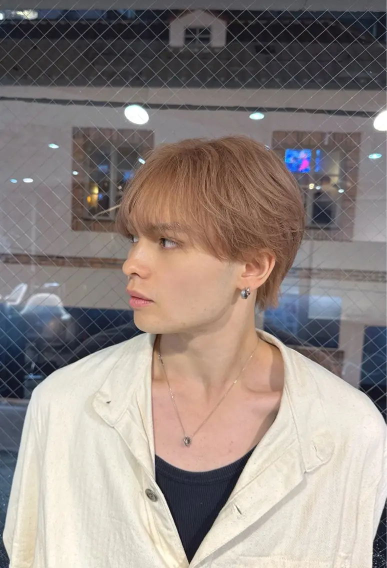 カラー メンズ ベージュカラー ミルクティーベージュ ヘアカラー 🌈レイヤーカット/ ハイトーン🌈タクマのヘアスタイル