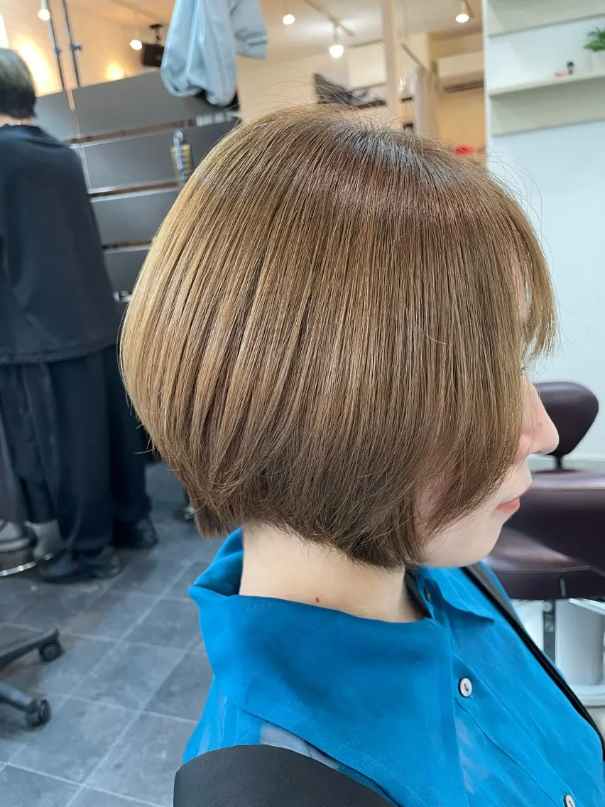ショート カラー ベージュカラー ブリーチ ブリーチなしカラー 米本 匠のヘアスタイル