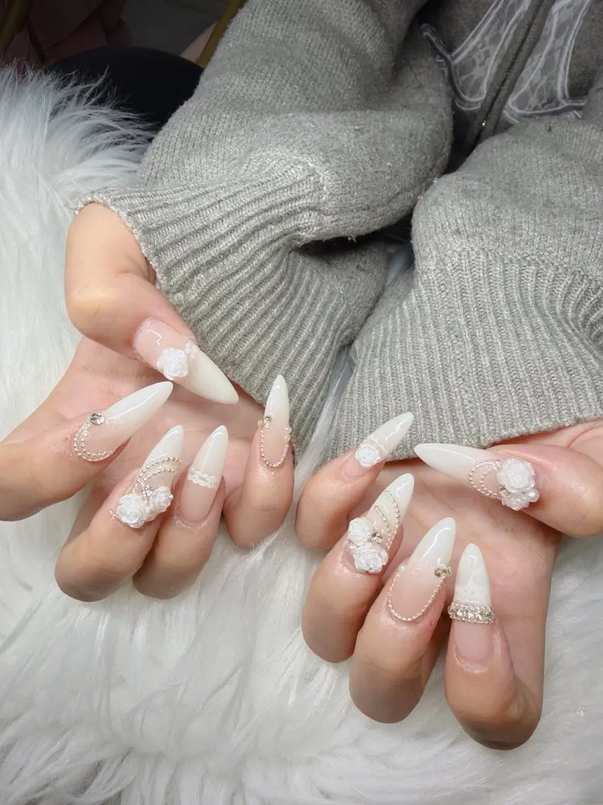ネイル 長さ出し グラデーション 卒業式 キラキラネイル マグネットネイル Lee Nailsのネイルデザイン