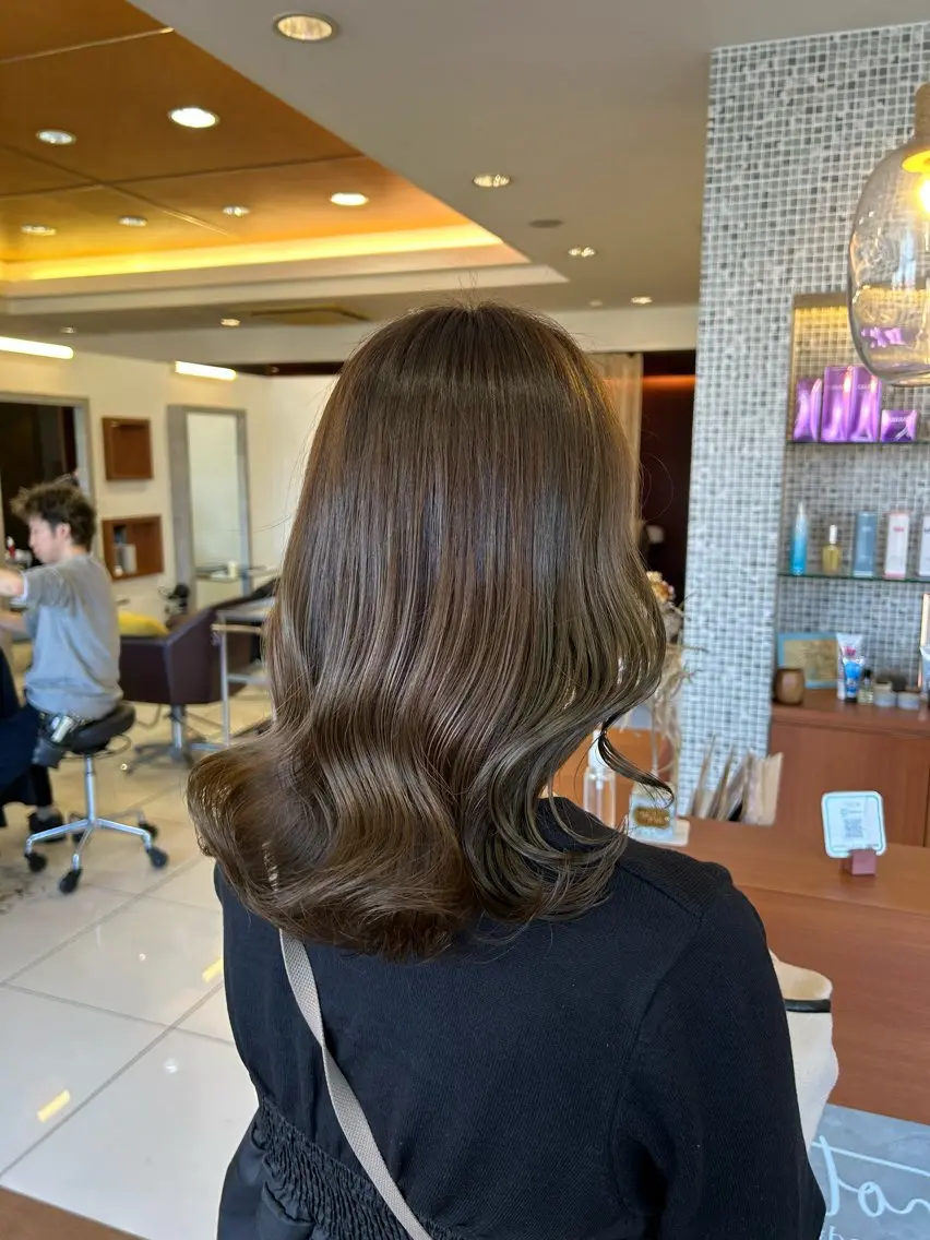 ミディアム カラー ブリーチ ブラウンカラー 透明感カラー ブリーチなしカラー オリーブブラウン ヘアカラー トップスタイリスト 林すずかのヘアスタイル