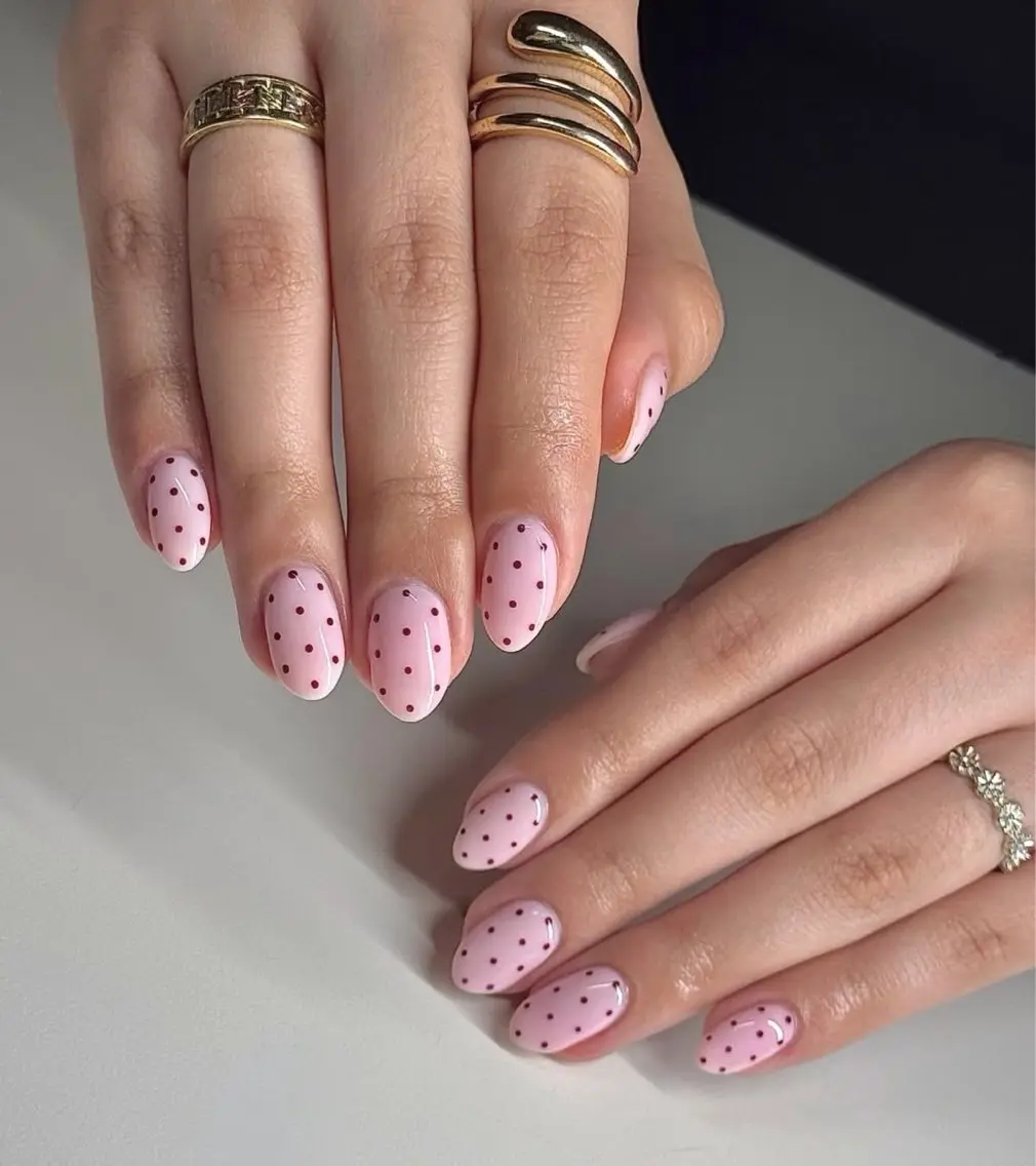 ドット柄×シンプルアートネイル 💅の写真