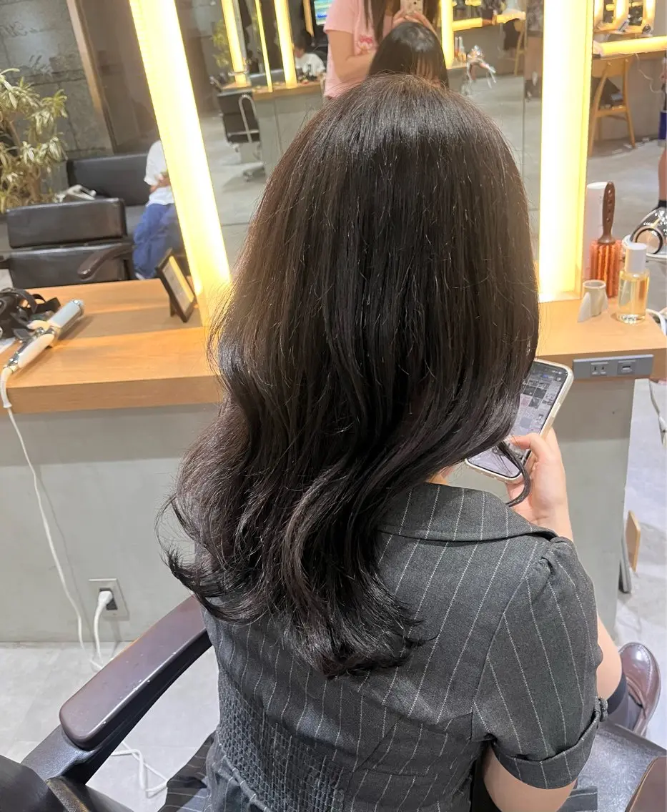 カラー ロングカット/ うる艶カラー/ユイのヘアスタイル