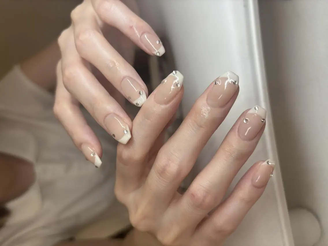 ネイル アートネイル オーロラネイル フレンチネイル ジェルネイル ガラスフレンチ JISOO ANA.CHUOのネイルデザイン