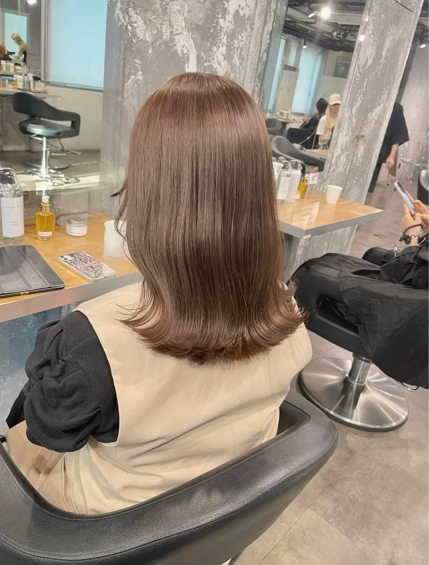 ミディアム カラー カット ヘアカラー トリートメント ヘッドスパ ヘアセット ベージュカラー💖 やすひろのヘアスタイル