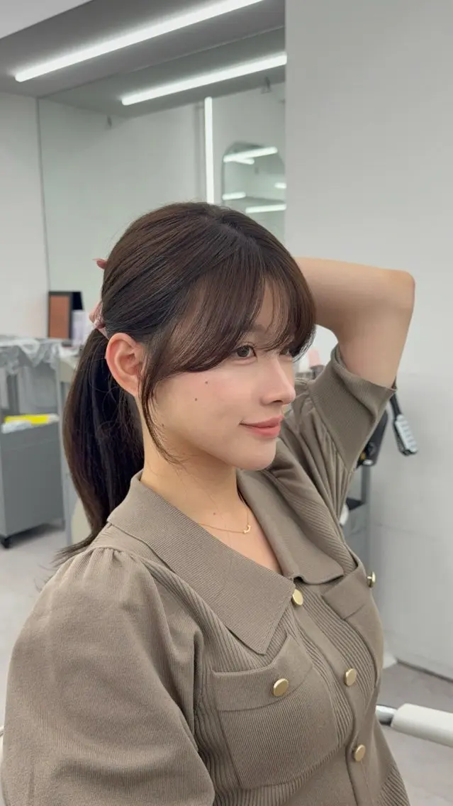 セミロング 割れない顔まわり× 小顔補正レイヤー難波のヘアスタイル
