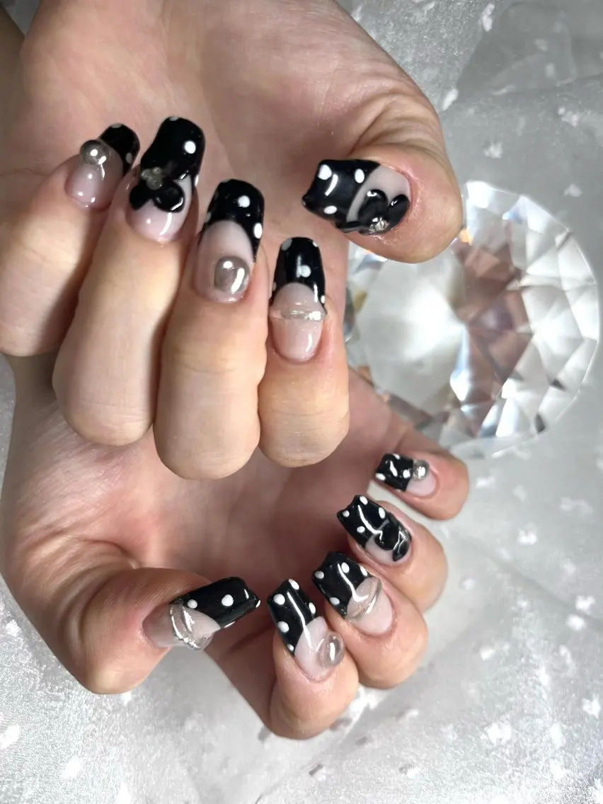 ネイル ドット フレンチネイル ジェルネイル plaisir プレジールネイルのネイルデザイン
