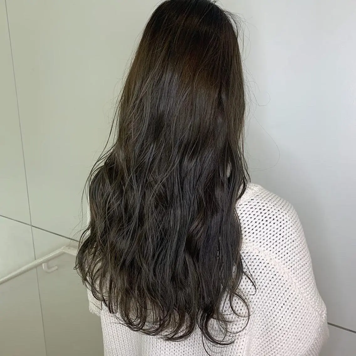 ロング カラー ブリーチ グレージュ カーキグレージュ ブリーチなしカラー 透明感カラー🥣 yukihoのヘアスタイル