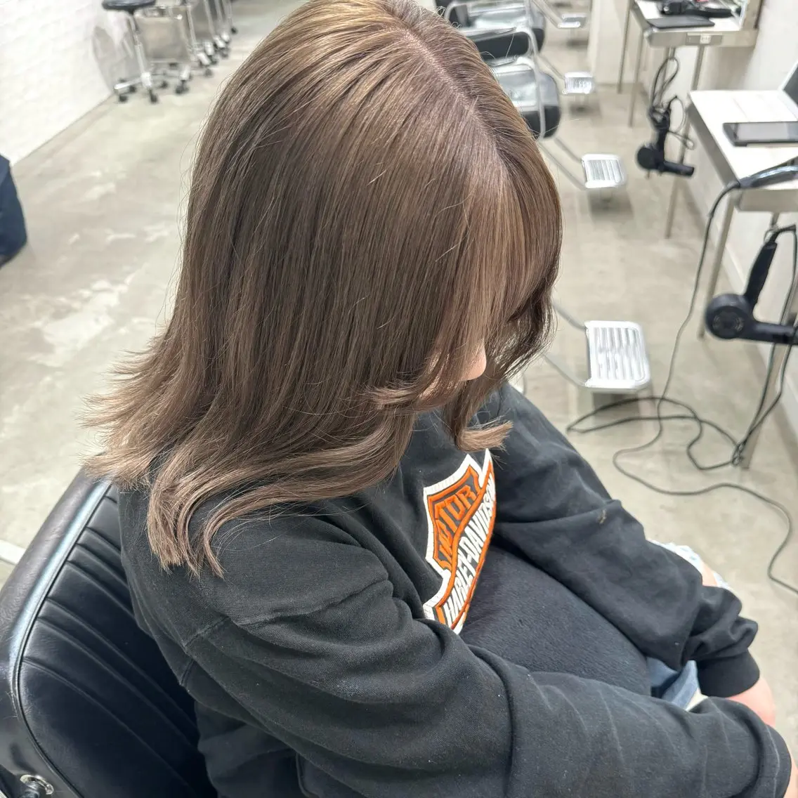 ミディアム カラー shiho .のヘアスタイル