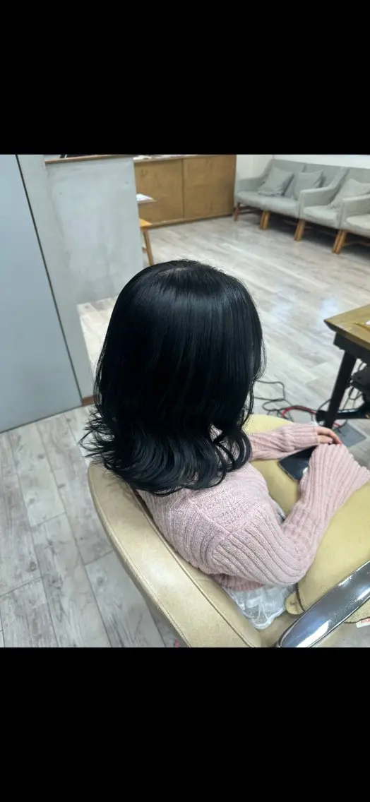 ミディアム カラー 黒髪 ブルーカラー ブルーブラック 透明感カラー ヘアカラー 須山 和香のヘアスタイル
