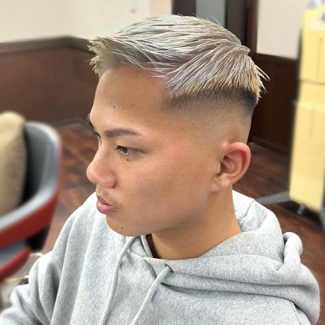 カラー メンズ フェードカット シルバー 土田 紘太のヘアスタイル