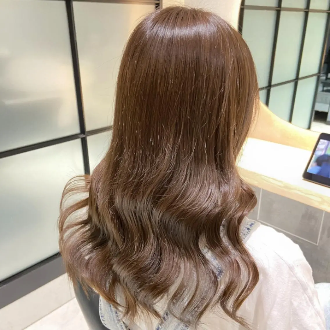 ロング カラー グレージュ カーキグレージュ ツバサ 髪質改善のヘアスタイル