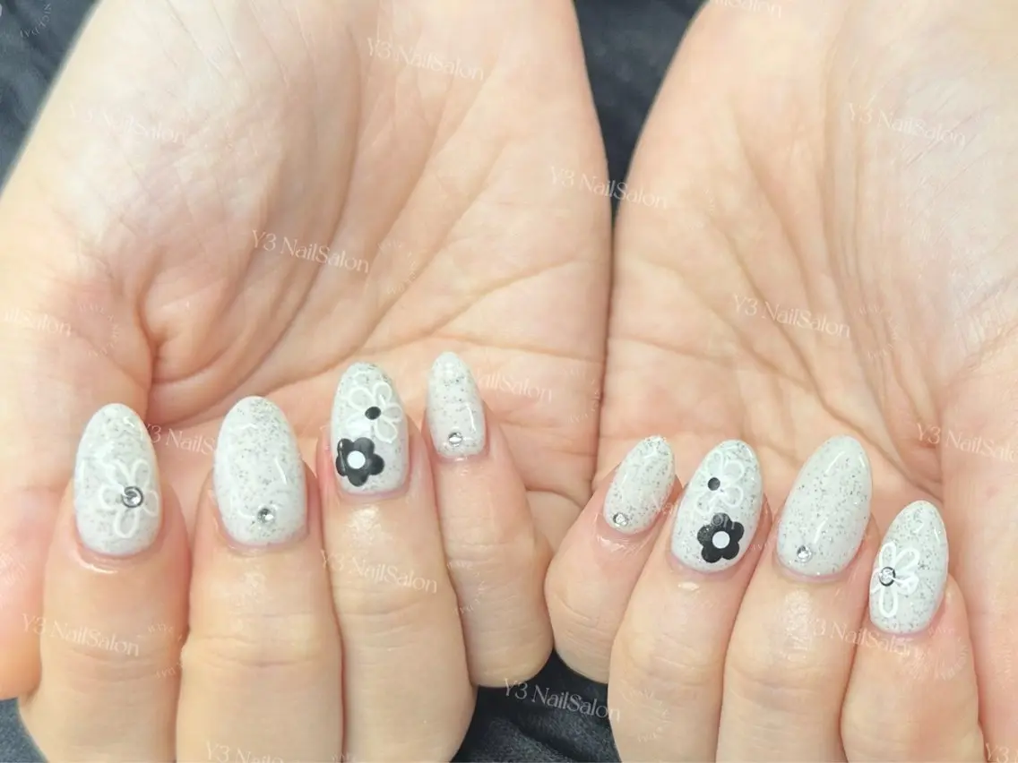 ネイル ブルー フラワーネイル マグネットネイル オフィスネイル シンプルネイル ハンドネイル Y3 NailSalonのネイルデザイン