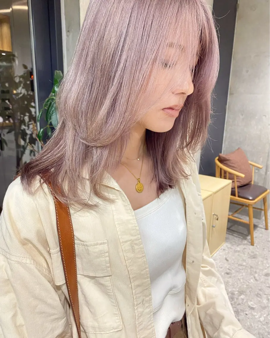 セミロング カラー ピンクカラー ホワイトピンク その他 ブリーチカラーレイヤ ーカット🦋annaのヘアスタイル