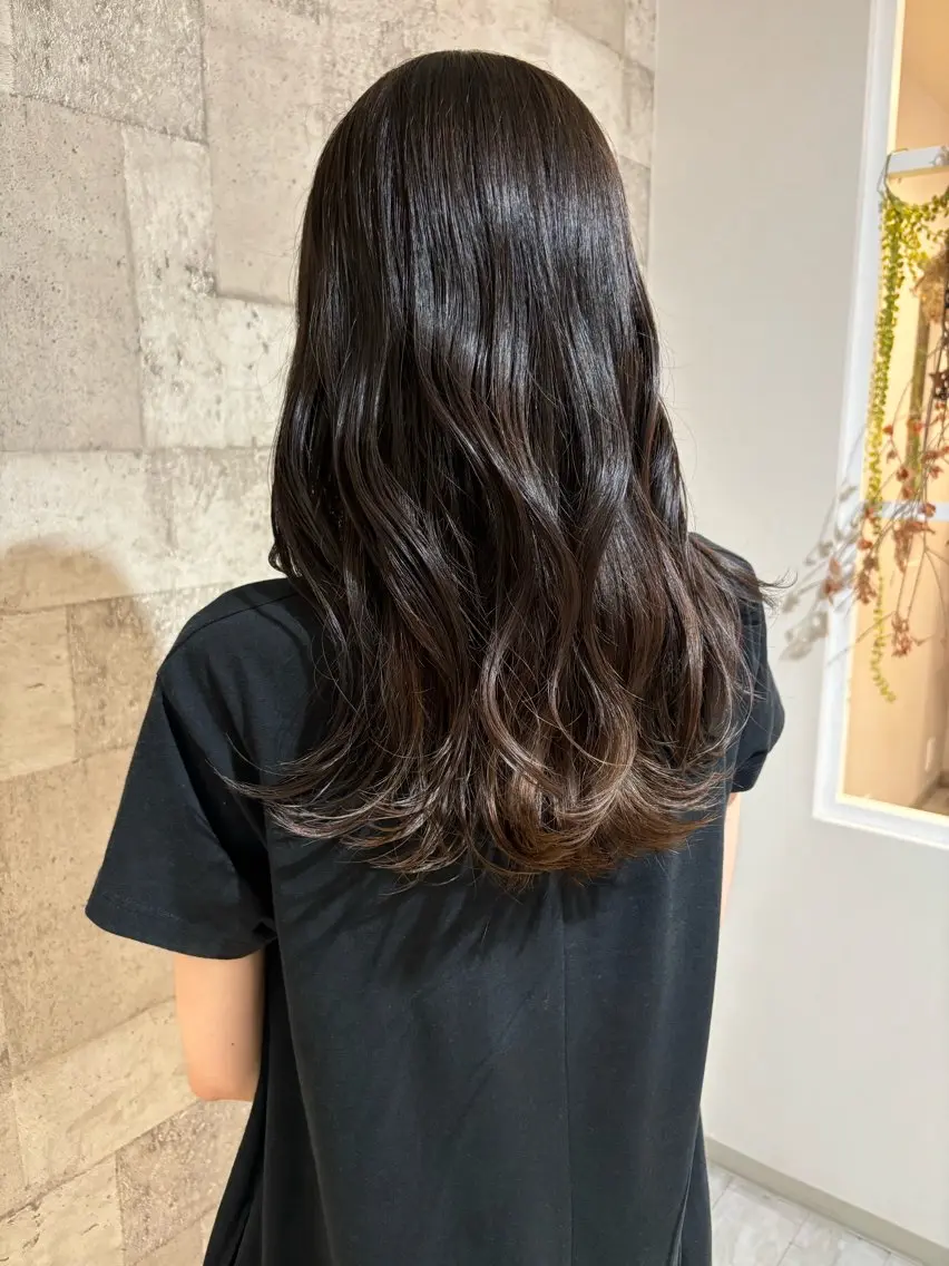 ロング ヘアカラー 菅野 凪紗のヘアスタイル
