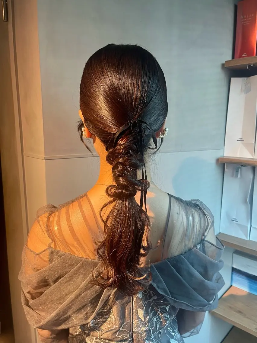 ヘアアレンジ ポニーテール 結婚式・ブライダル 卒業式のヘアスタイル ヘアセット charm《銀座》 ヘアセット/縮毛矯正のヘアスタイル