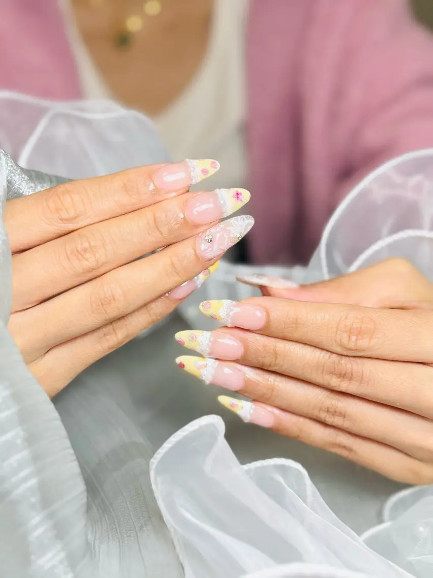 ネイル ガーリー ハンドネイル salon luge あめ🍬のネイルデザイン