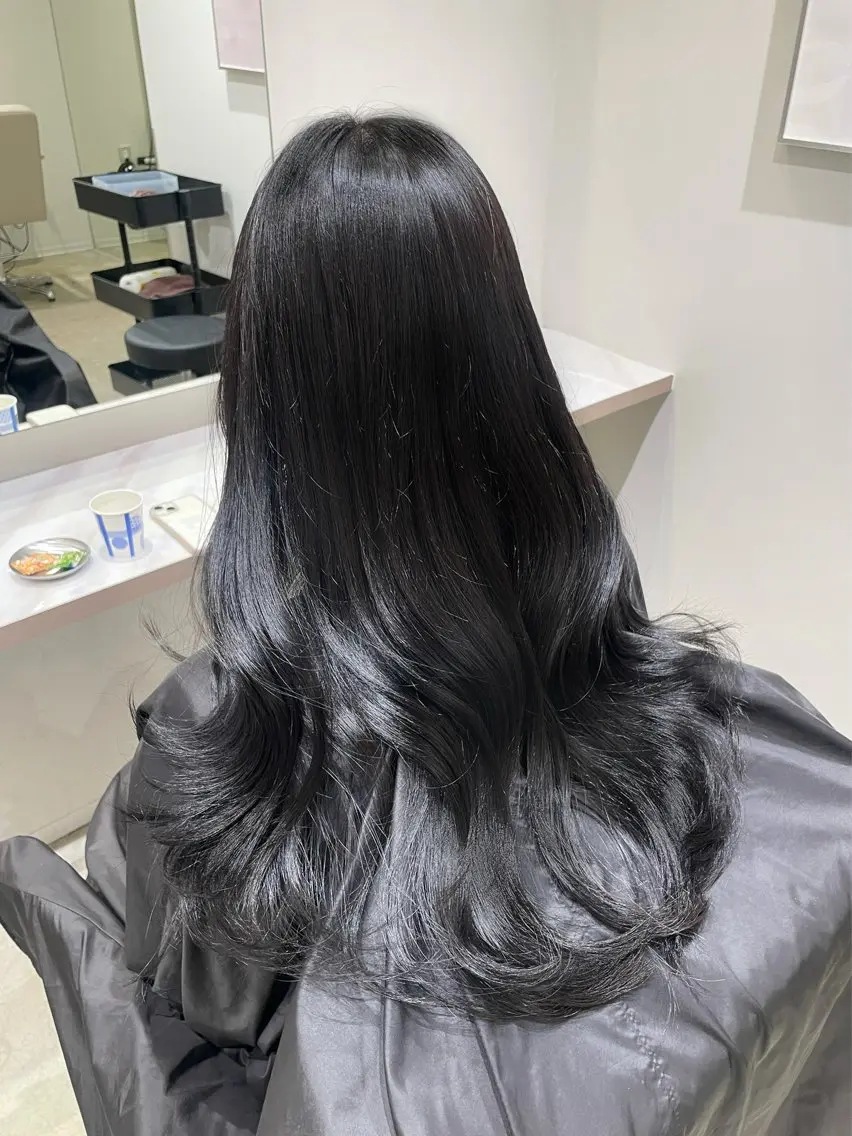 ロング カラー パーマ 透明感カラー ダークグレー レイヤーカット カット ヘアカラー トリートメント 🎀透明感カラー 韓国ヘア🎀mahoのヘアスタイル