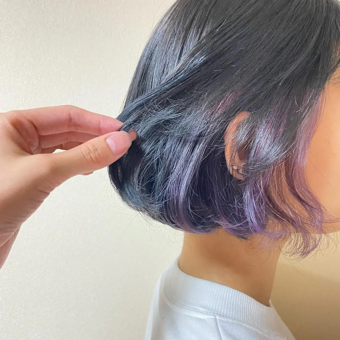 ショート パープルカラー ヘアカラー NATURAL MOMOMIのヘアスタイル