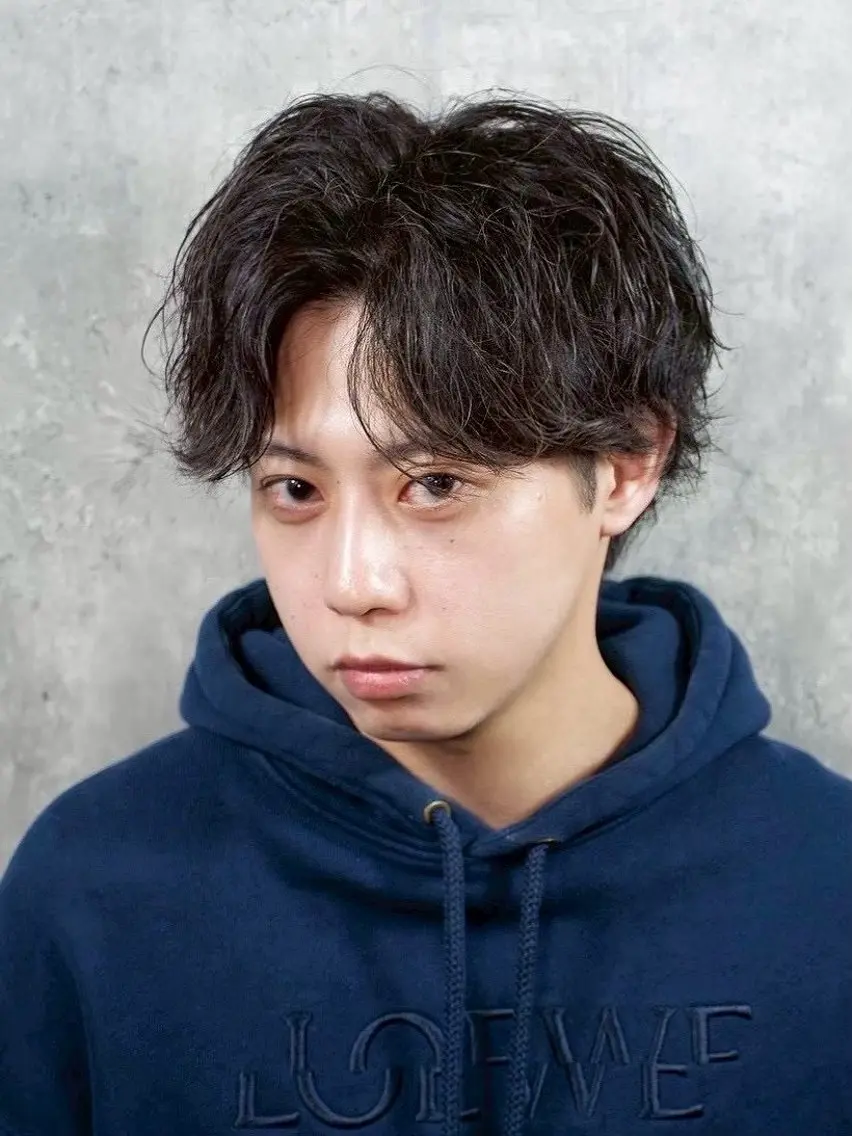 ミディアム 高崎 健司のヘアスタイル