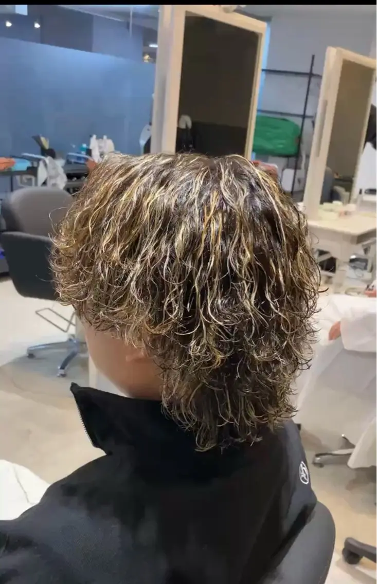 ミディアム メンズ パーマ特化美容師🔥 フジモト ライのヘアスタイル