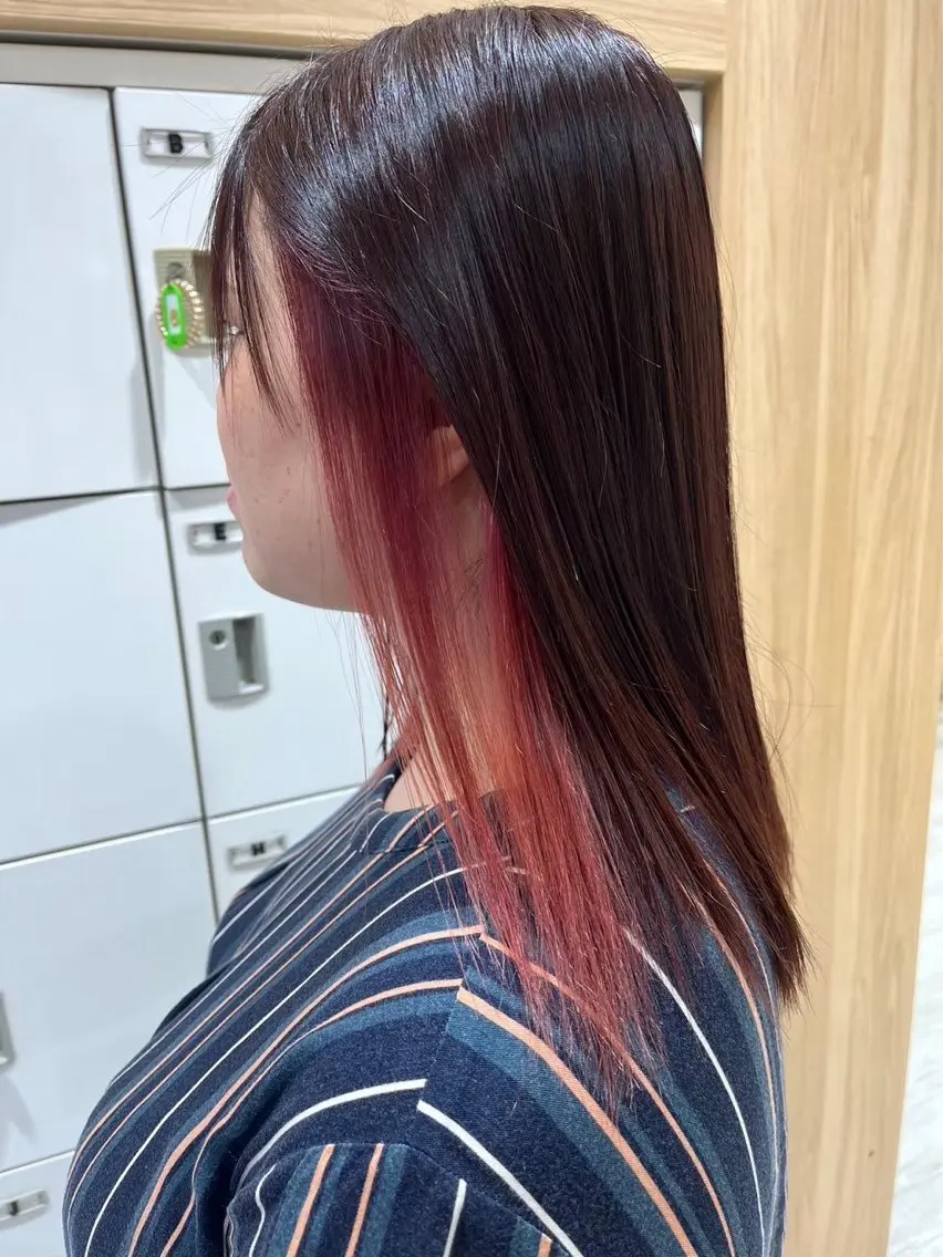 （女性限定）ブリーチインナーカラーのみ（サイドのみ）🍓バックにもインナーカラーや表面を染める場合は別料金です💡の写真