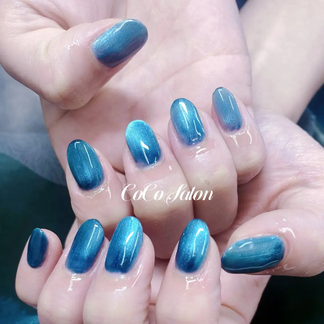 ネイル ブルー キラキラネイル マグネットネイル ワンカラーネイル 夏ネイル ハンドネイル CoCoSalon ネイル/まつ毛予約のネイルデザイン