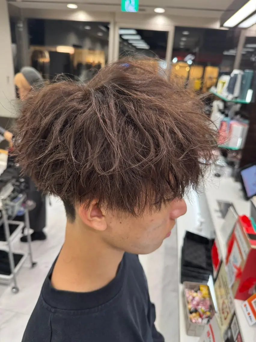 ショート カラー ヘアアレンジ メンズ 切りっぱなしボブ 前下がりボブ メンズブリーチ メンズハイライト メンズハイトーン 目黒 碧人のヘアスタイル