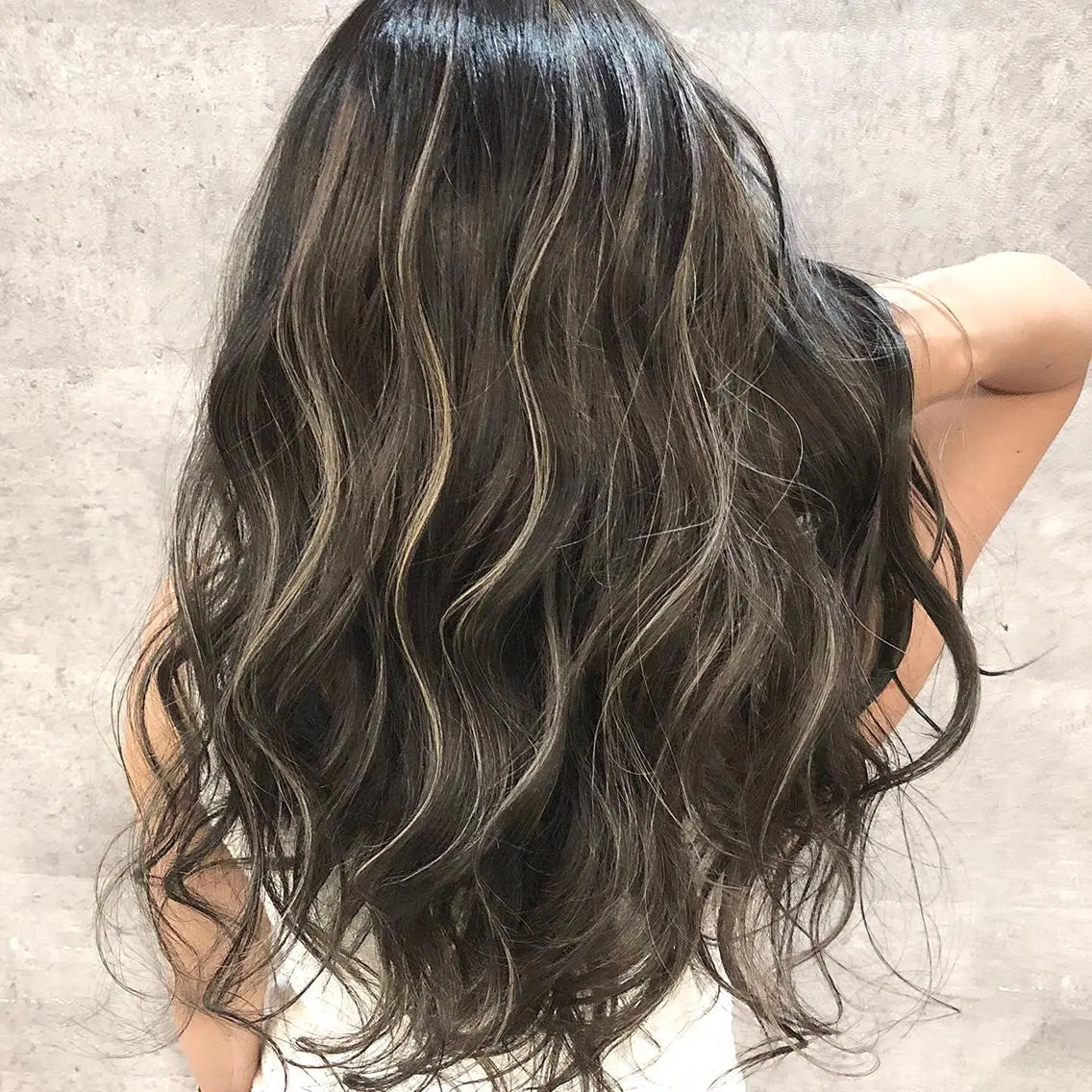 ロング カラー ハイライトカラー ハイライト ✨MiL✨ ✨心斎橋✨のヘアスタイル