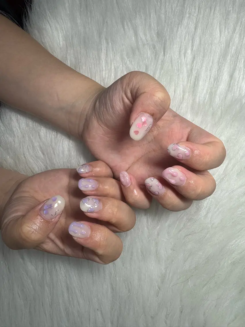ネイル LAVISH 大和店 emi・:*+のネイルデザイン