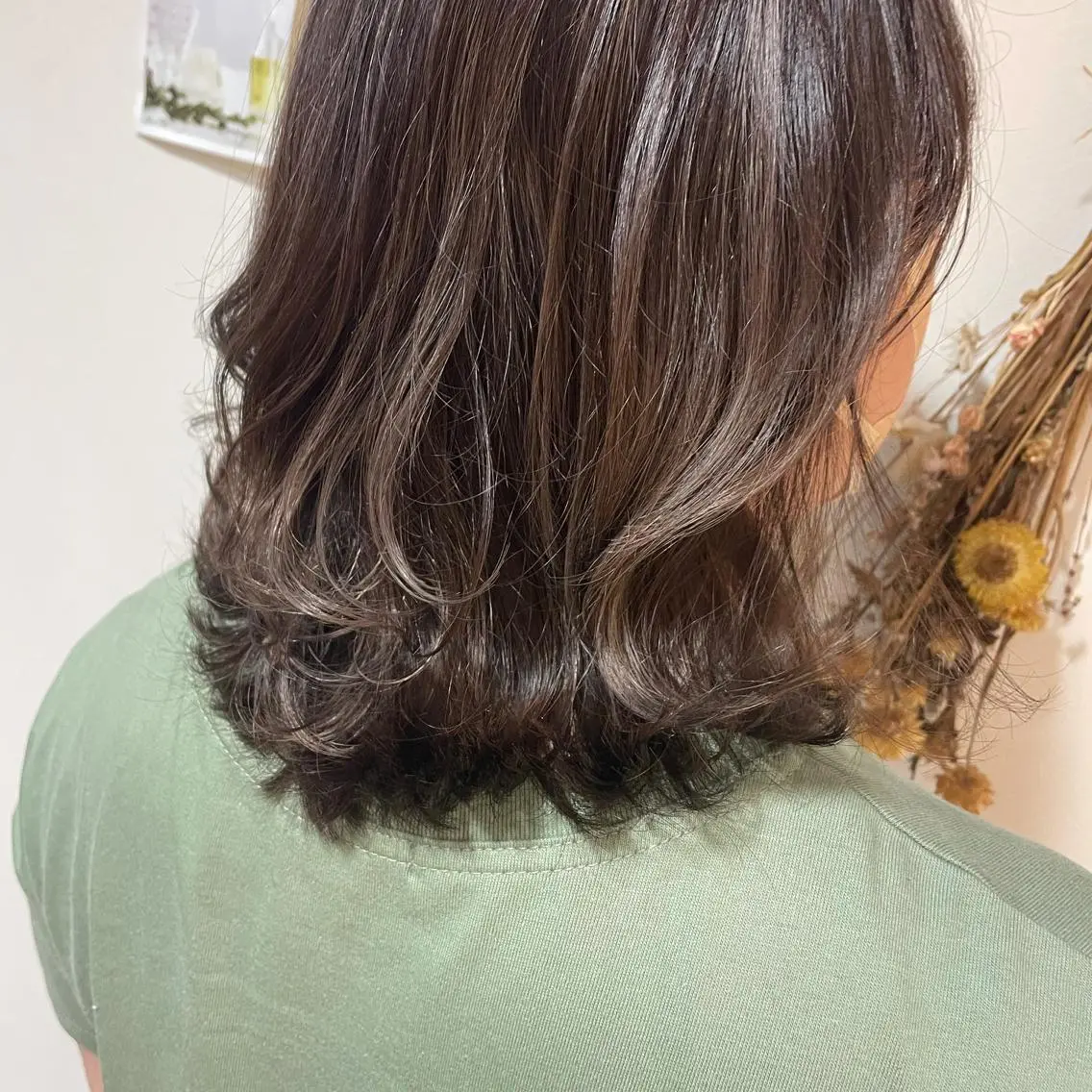 ミディアム カラー グレージュ モカグレージュ ヘアカラー トリートメント 松佐 ゆかりのヘアスタイル
