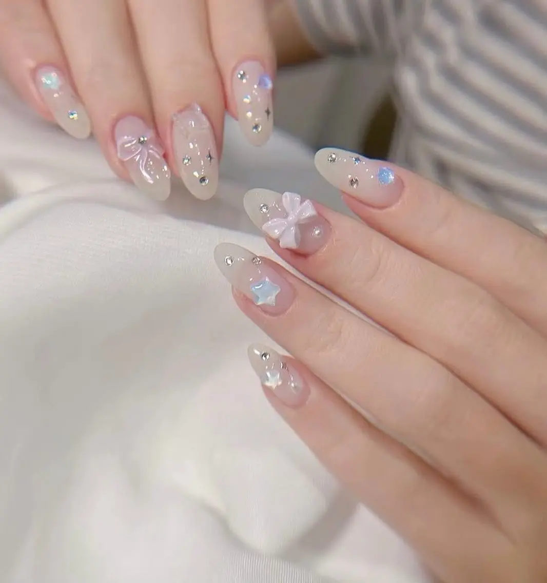 ネイル チークネイル フレンチネイル グラデーション キラキラネイル 韓国ネイル Minette nailHuongのネイルデザイン