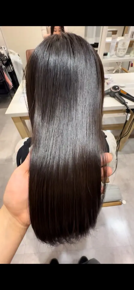 ロング カット ヘアカラー 柴崎 悠乃のヘアスタイル