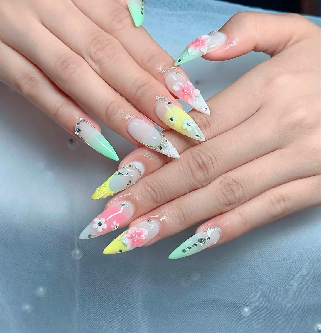 ネイル フレンチネイル ジェルネイル ガラスフレンチ ハロウィン ハート ハンドネイル H.baby Nail Salonのネイルデザイン