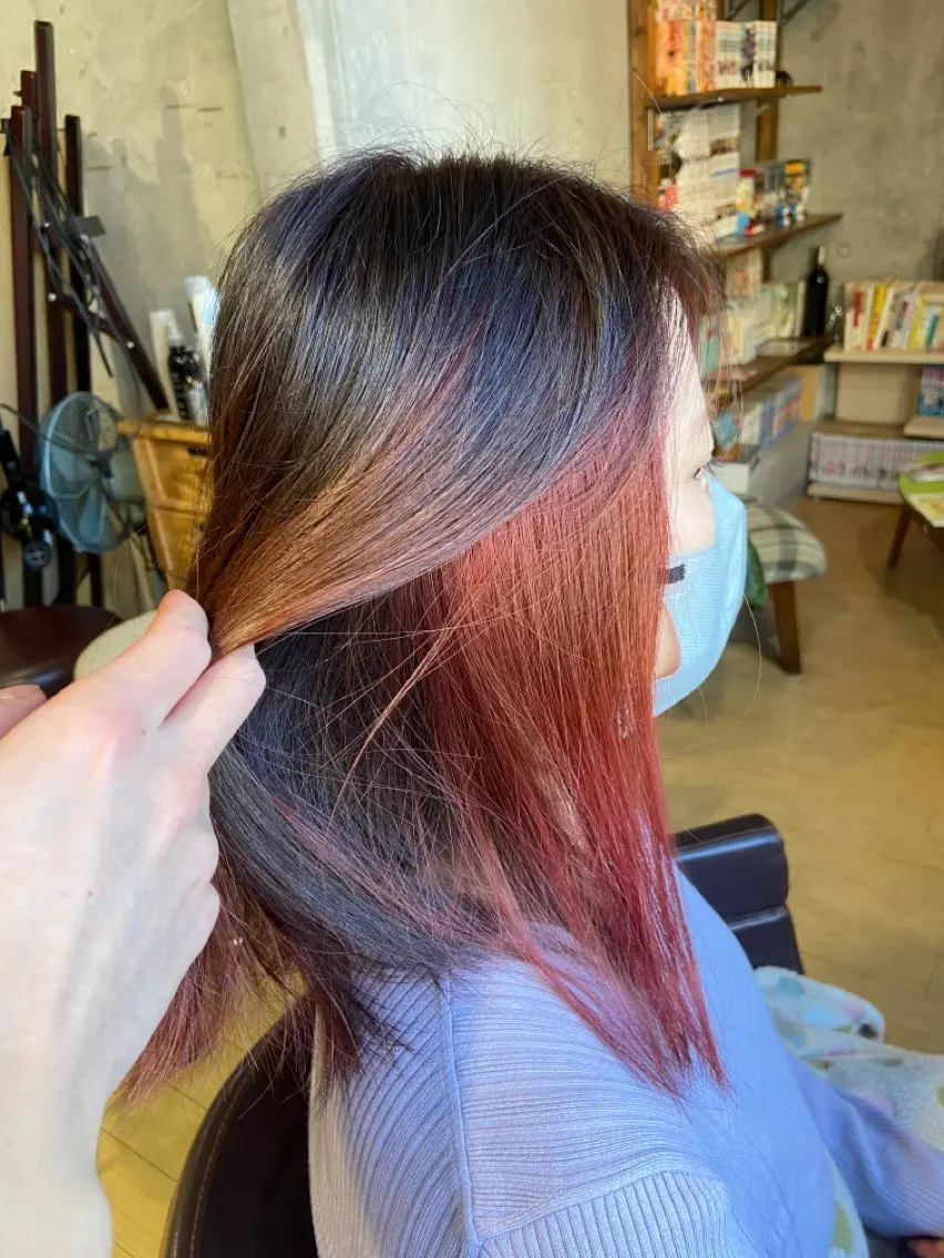 カラー グラデーションカラー インナーカラー ピンクカラー ヘアカラー 西内 亮太のヘアスタイル