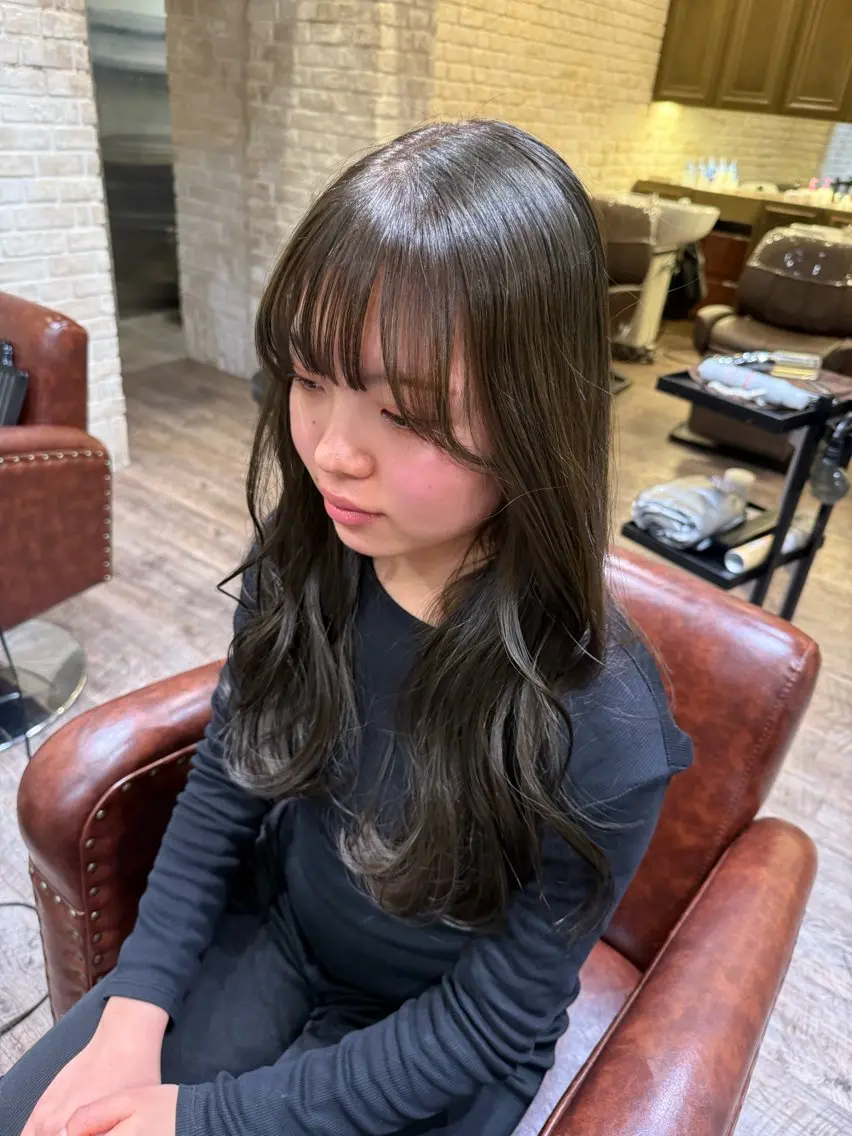 ロング カットパーマ3000 円/水曜日モデルのヘアスタイル