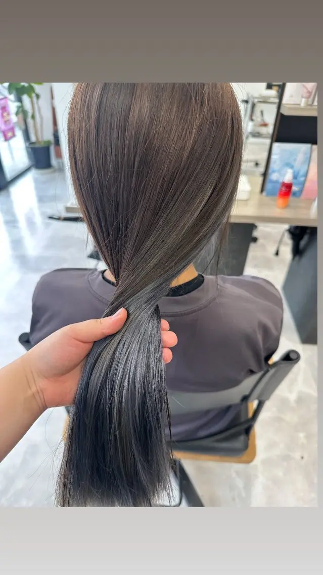 カラー 𝑴𝒐𝒓𝒊 /髪質改善/艶髪🖤のヘアスタイル
