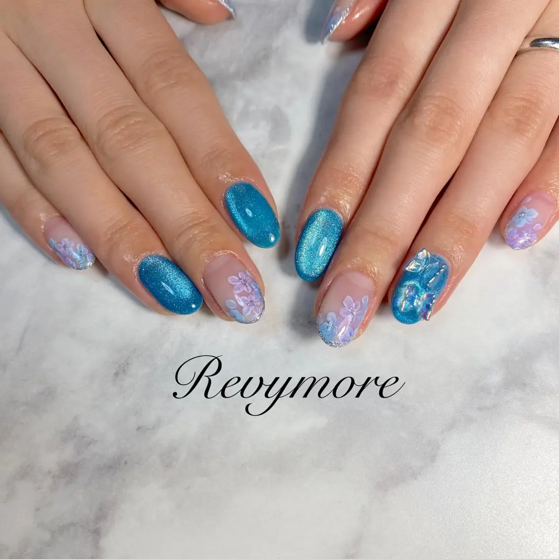 ミディアム ネイル 韓国風ヘア ジェルネイル キラキラネイル 韓国ネイル ニュアンスネイル nail salon Revymoreのネイルデザイン