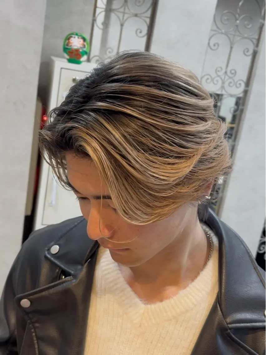 カラー メンズ メンズバレイヤージュ バレイヤージュ ヘアカラー ✨レイヤー/柔らかベ ージュ青山✨のヘアスタイル