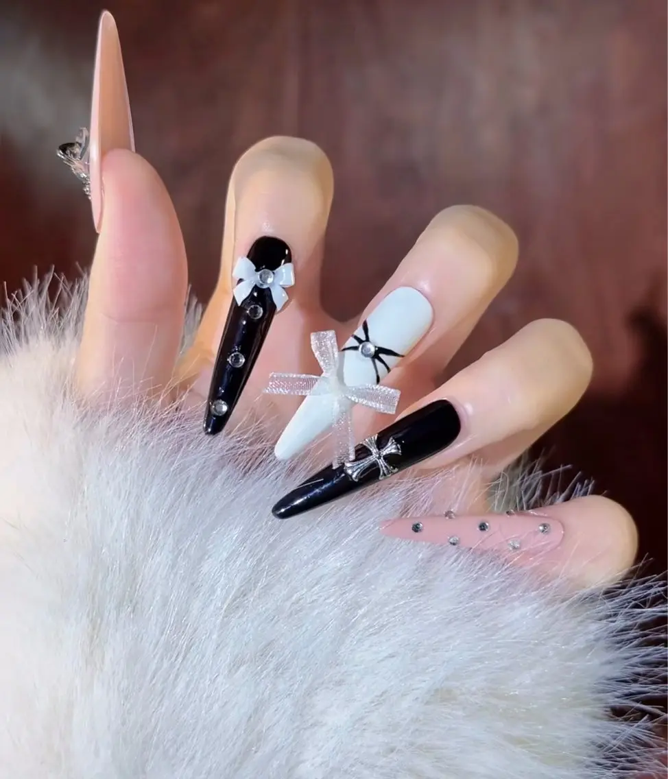 ネイル フレンチネイル キラキラネイル 韓国ネイル シンプルネイル ワンホンネイル ハンドネイル MEI Nailのネイルデザイン