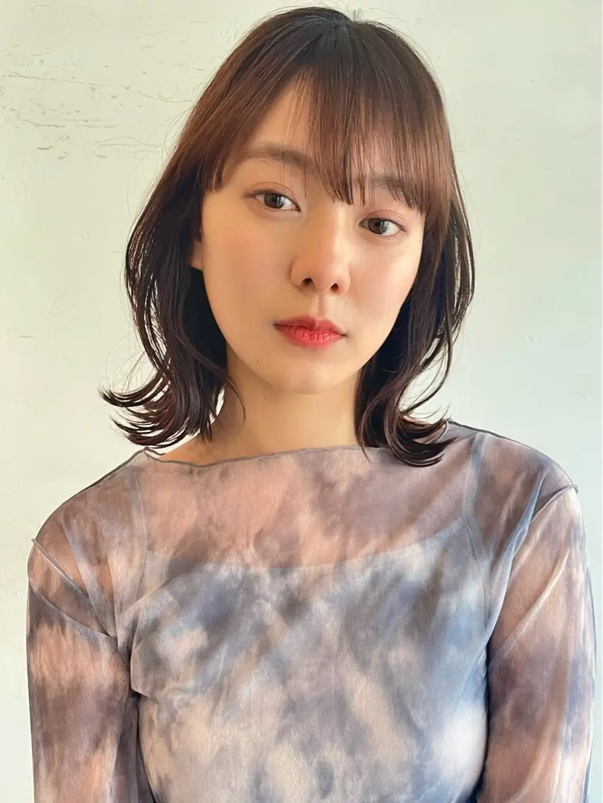 セミロング 米澤 由衣のヘアスタイル