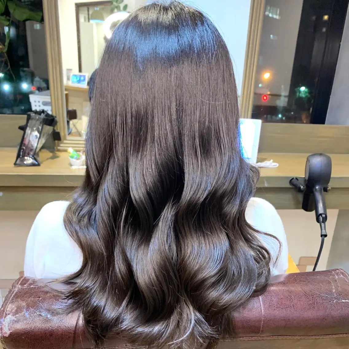 ロング カラー グレージュ アイスグレージュ ✨️美髪矯正×似合わ せ艶カラー✨藤田透のヘアスタイル