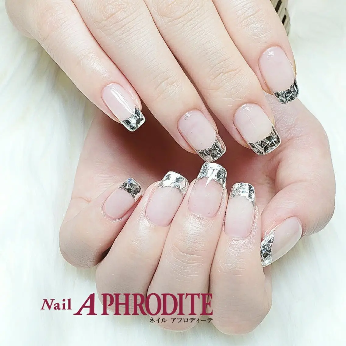 ネイル オーロラネイル クリアネイル ジェルネイル シルバー ソフトジェル ハンドネイル Nail Aphroditeのネイルデザイン