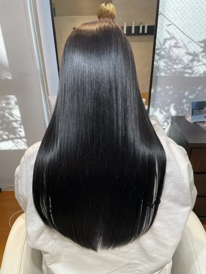 ロング カラー 黒髪 ブルーカラー ブルーブラック グレージュ 斉藤 一樹のヘアスタイル