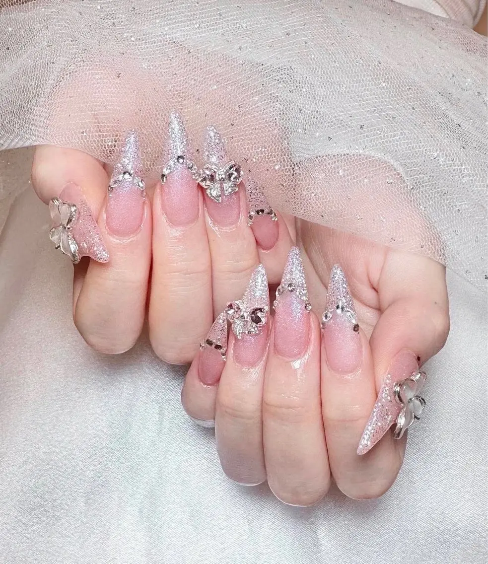 ネイル アートネイル ジェルネイル 韓国ネイル ニュアンスネイル ワンカラーネイル ハンドネイル Queen Nail Salonのネイルデザイン