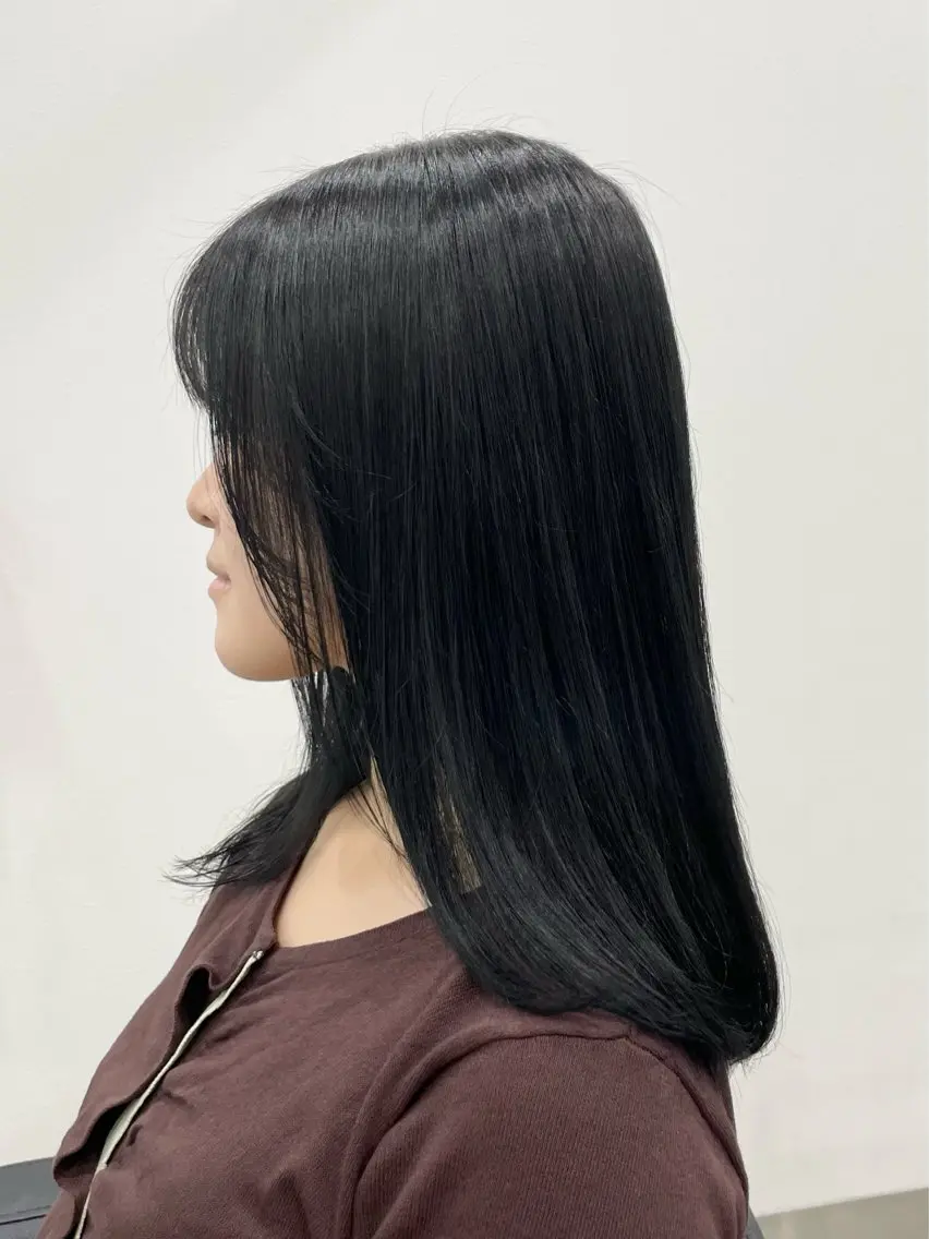 セミロング カラー 黒髪 カット ヘアカラー ⭐トレンドカット&カ ラーCocoro🪿のヘアスタイル