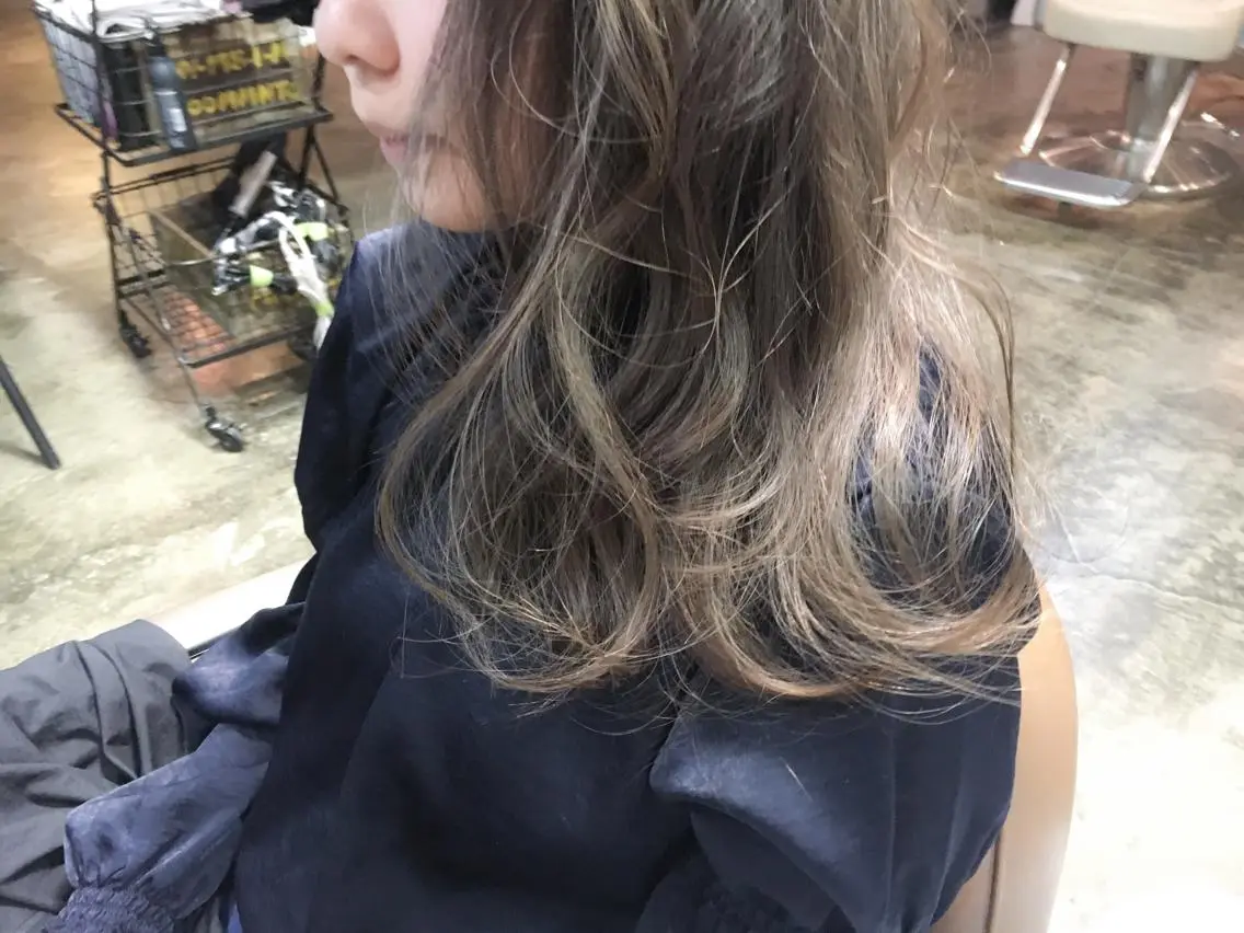 ロング カラー グレージュ 北條 優輝のヘアスタイル