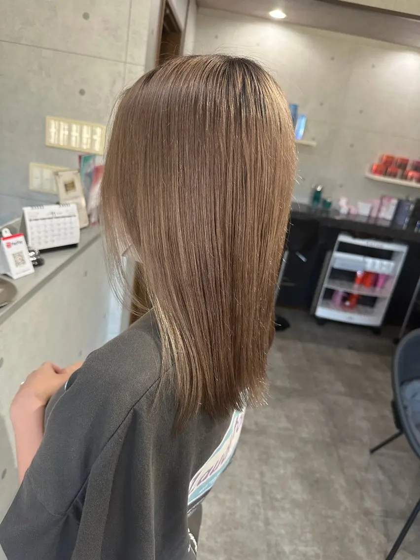 セミロング ショートボブ ボブ ハイライト 髪質改善 レイヤーカット カット ヘアカラー REVE 美容室のヘアスタイル
